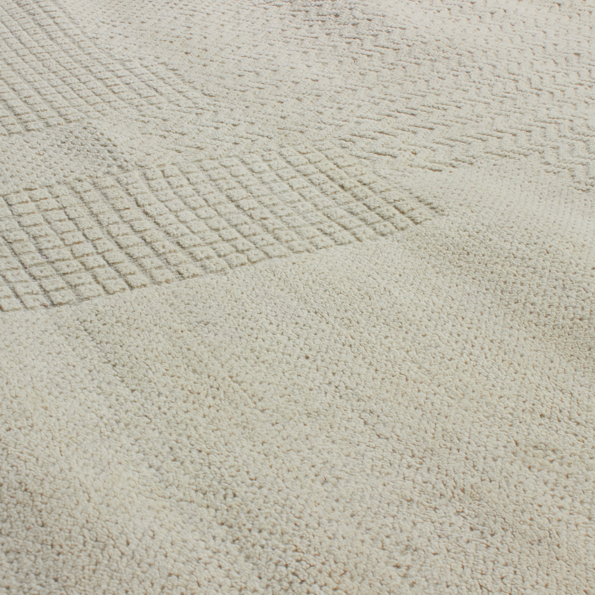 At Mkt, we believe rug design is a fine balance of modernity and tradition.