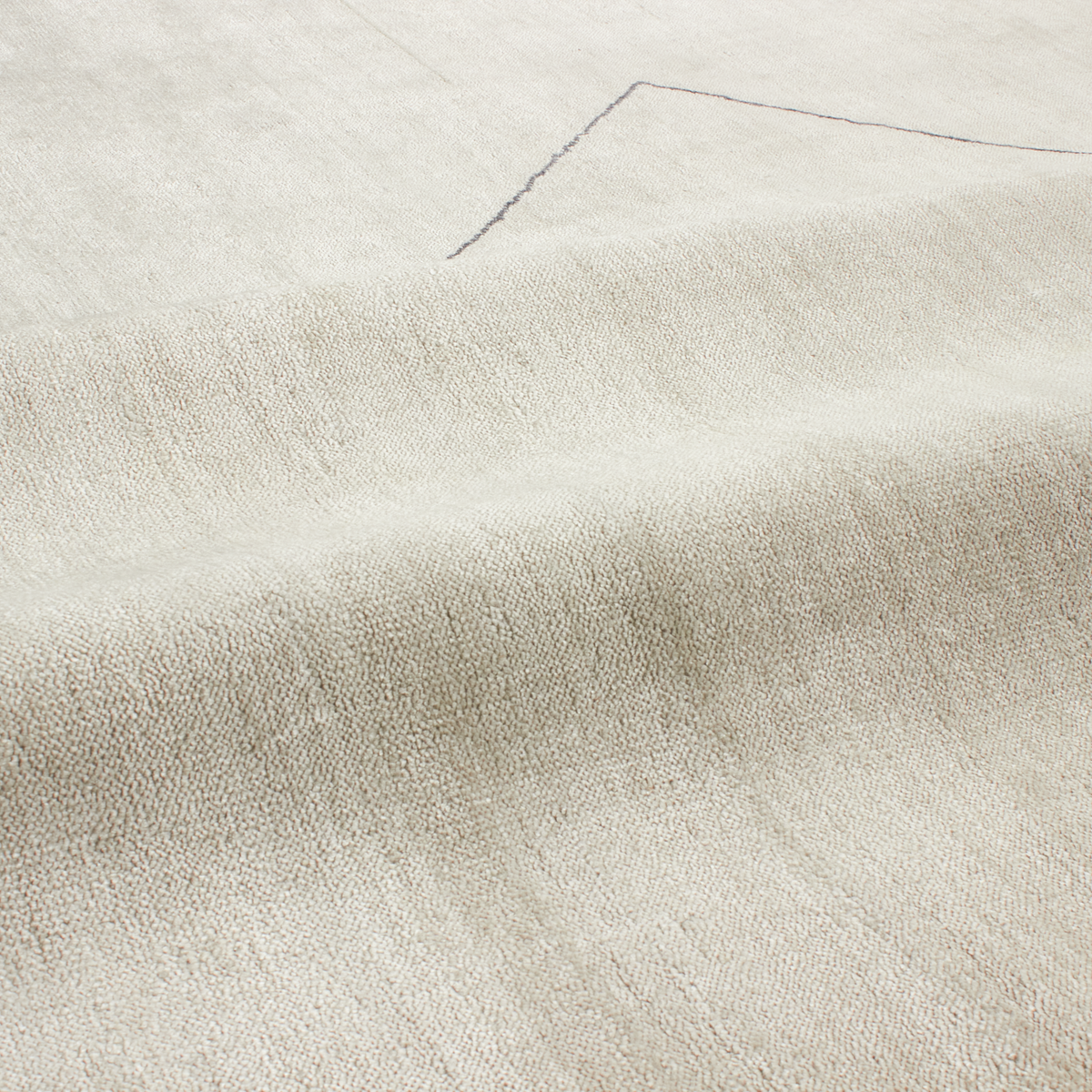 At Mkt, we believe rug design is a fine balance of modernity and tradition.