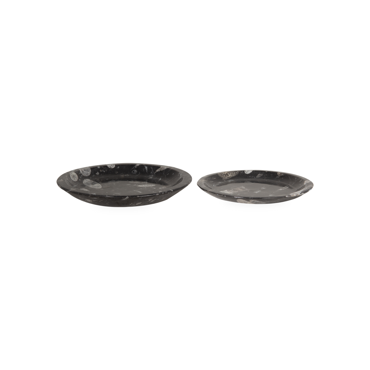 This stunning Marble Bowl features dynamic and contrasting black and white tones.