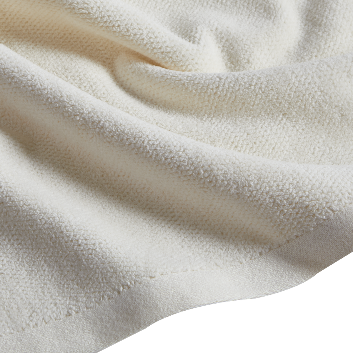 Take comfort in the luxurious feel of Velour towels: its subtle diamond-weave velour is backed with absorbent terrycloth to swaddle you in style—morning, noon, on night.