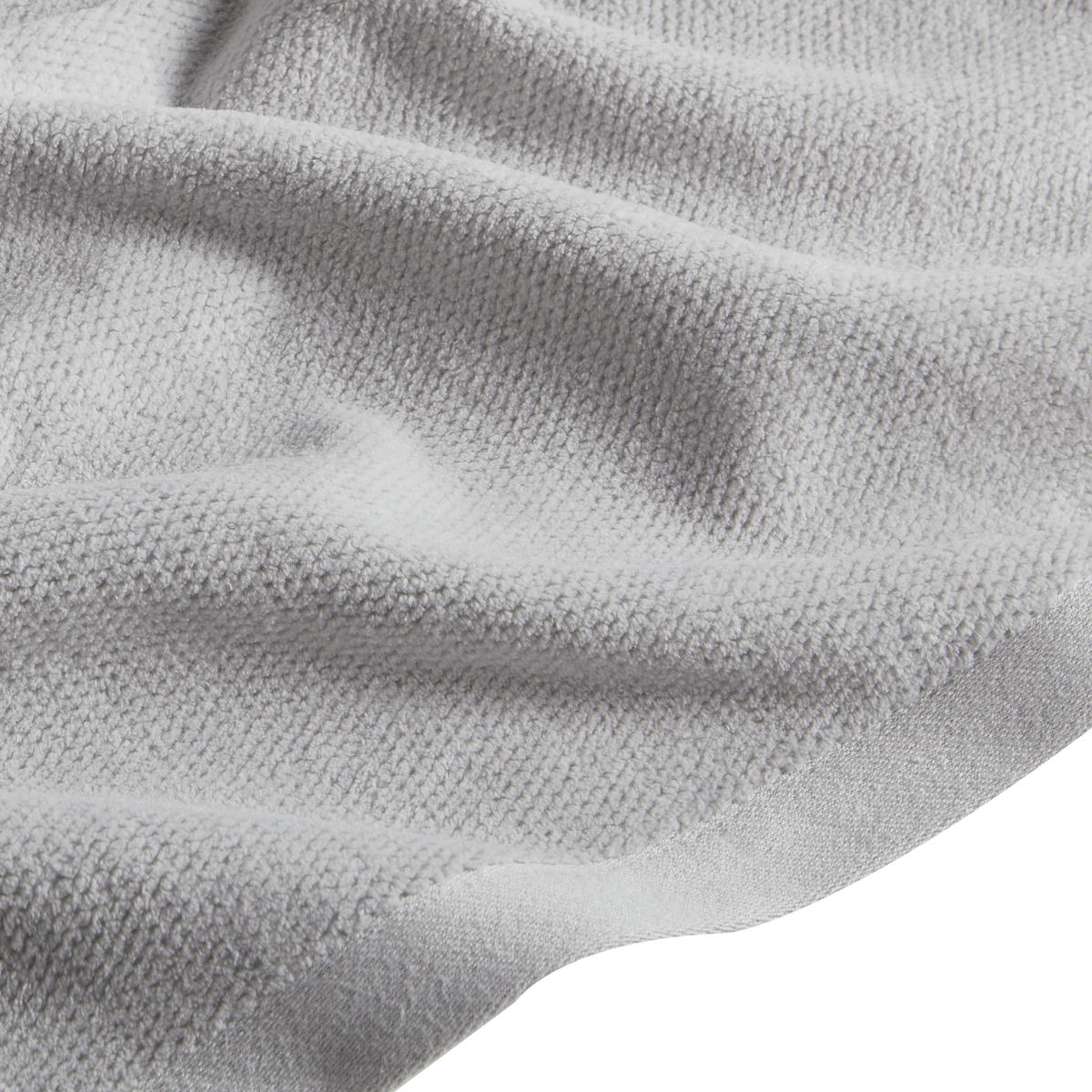 Take comfort in the luxurious feel of Velour towels: its subtle diamond-weave velour is backed with absorbent terrycloth to swaddle you in style—morning, noon, on night.